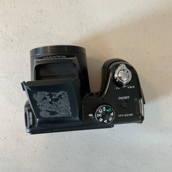 Sanyo VPC-E2100 Digital Camera For Parts Only - Picture 2 of 15